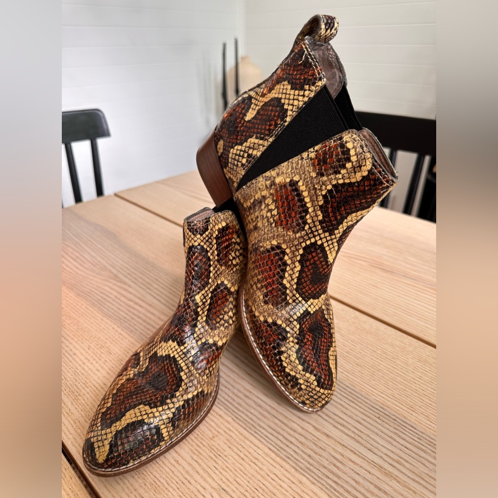 Madewell Carina Boot in Snake Embossed Leather | size 7